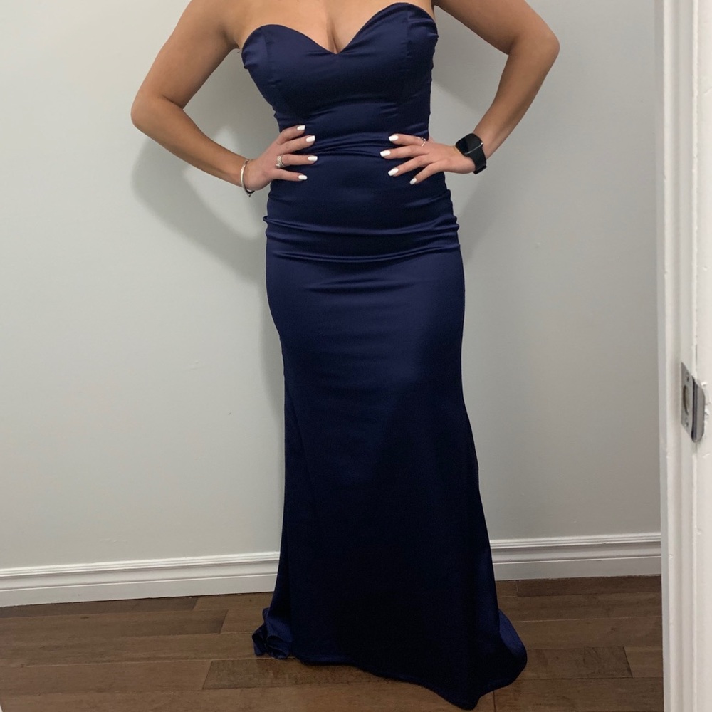 Gown - Picture 4 of 8